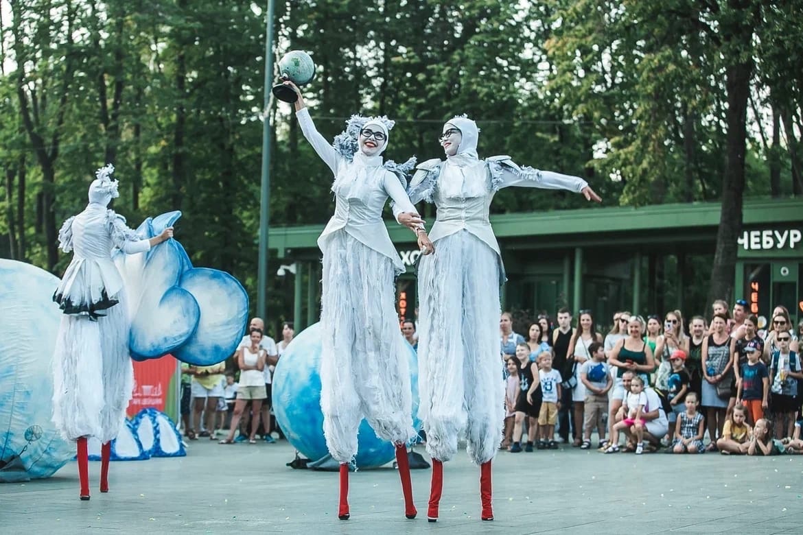 Парк швейцария нижний новгород зимой. Театр парк. Парк швейцария нижний новгород. Парк швейцария нижний новгород 2022. День города нижний новгород парк швейцария.